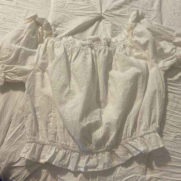 White Macy’s off the shoulder top - Picture 2 of 2